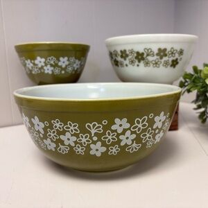 3 VTG Pyrex Mixing Bowls in “Spring Blossom” 401 402 & 403 The 403 has Damage